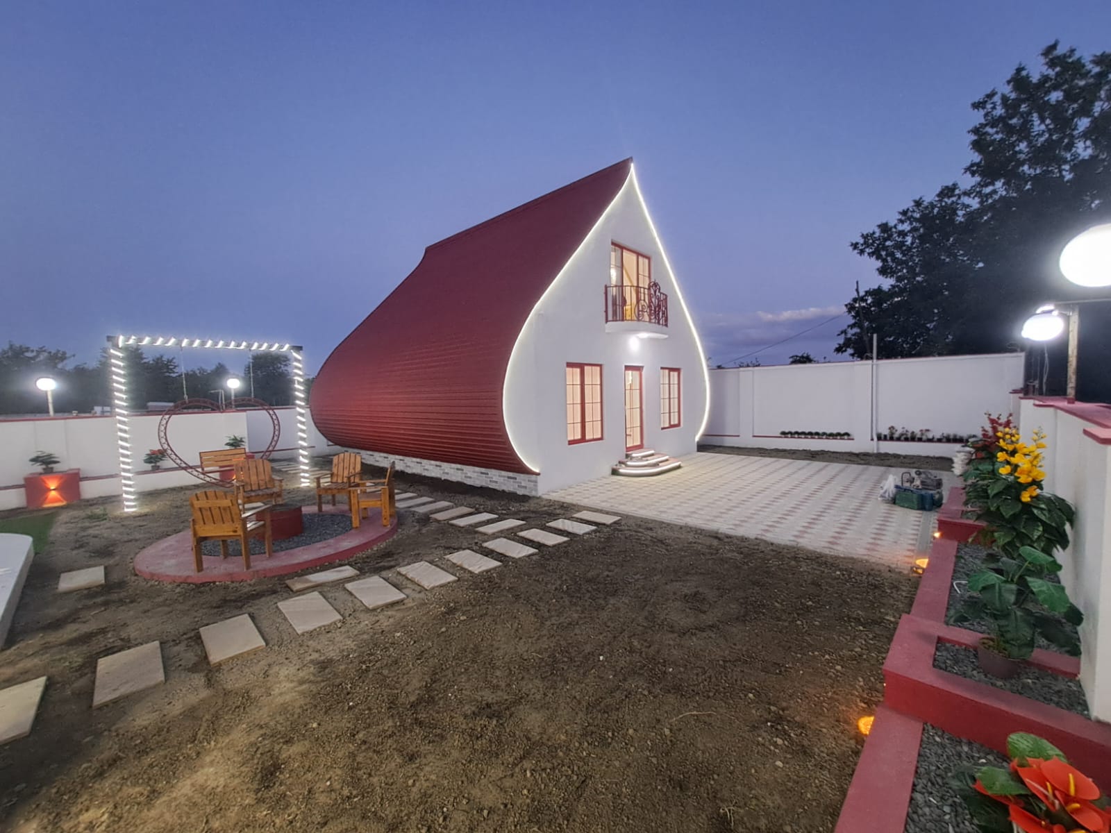 A-Frame Ev üçün Metal Dam Örtüyünün Quraşdırılması – Müasir Bağ Evi Layihəsi